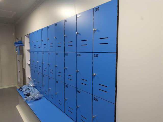 Guixetes blaves per a sala blanca