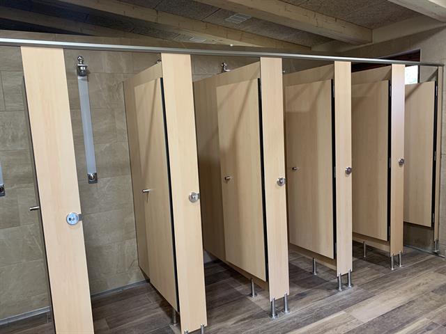 Cabines acabat fusta sobre potes